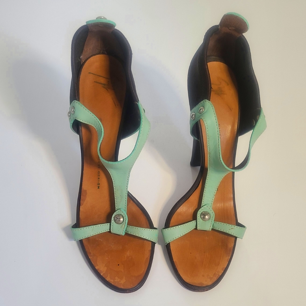 Giuseppe‎ Zanotti turquoise blue heels  with silver hardware..size 38